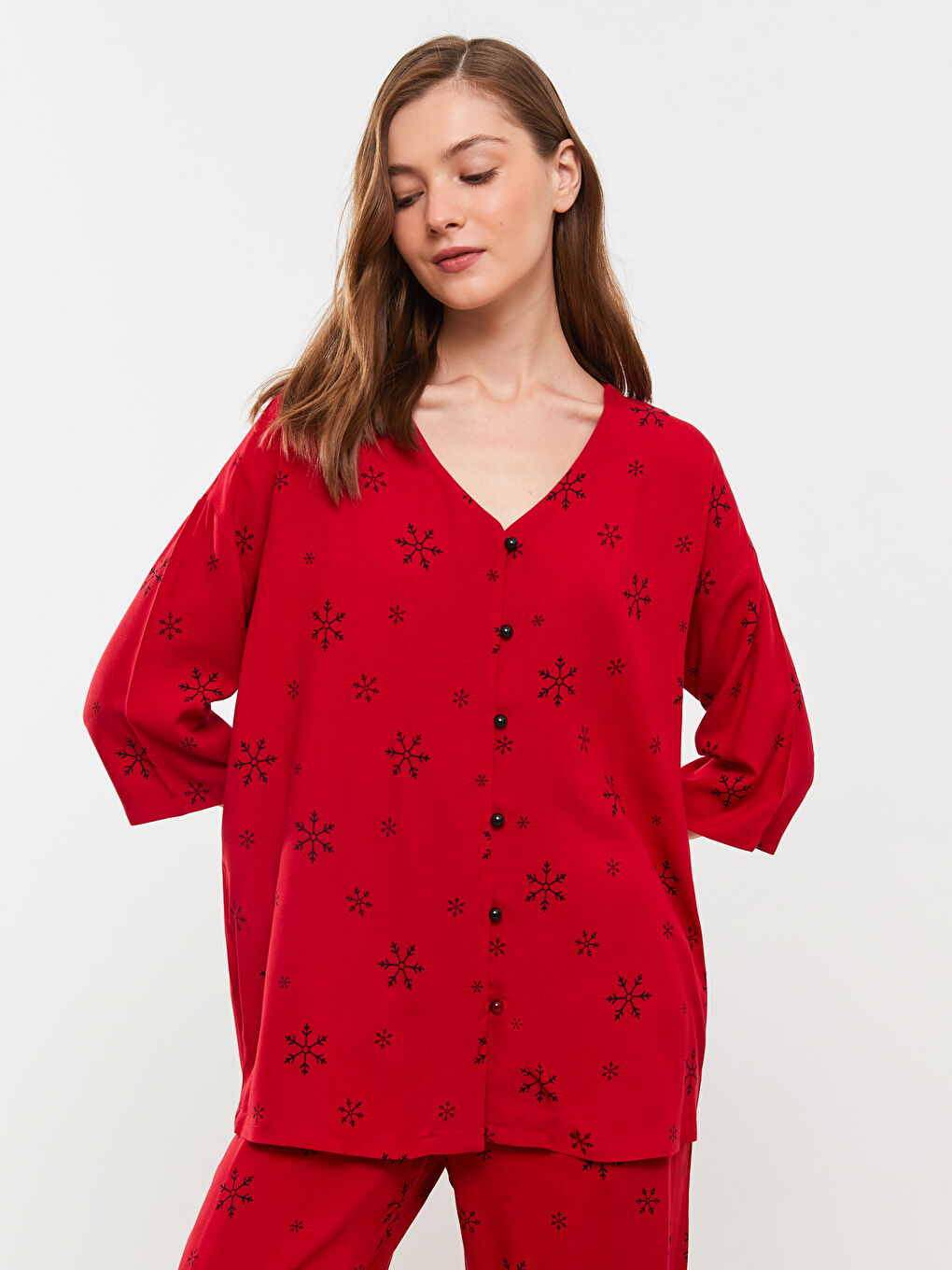 Kırmızı V Yaka Yılbaşı Temalı Viskon Kadın Pijama Takımı-1