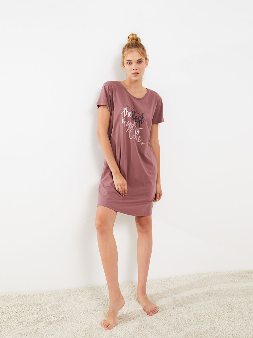 Pembe Bisiklet Yaka Baskılı Kısa Kollu Pamuklu Kadın Gecelik