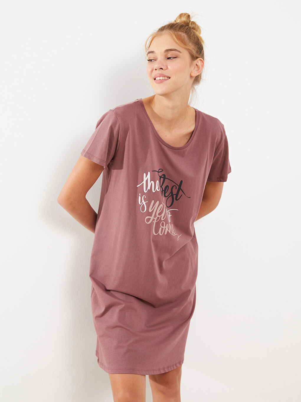 Pembe Bisiklet Yaka Baskılı Kısa Kollu Pamuklu Kadın Gecelik-1