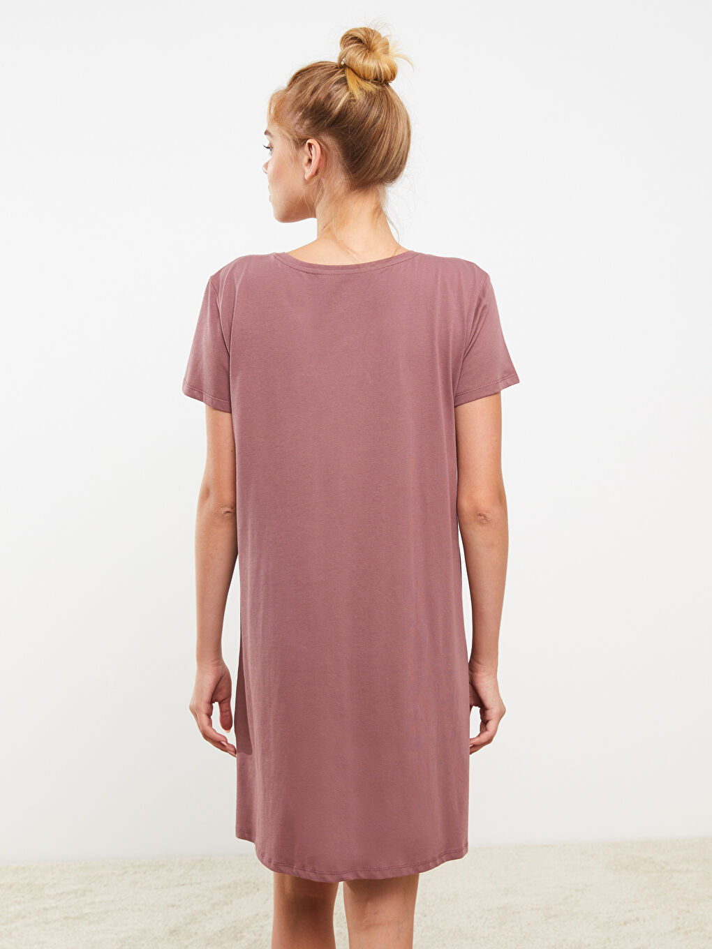 Pembe Bisiklet Yaka Baskılı Kısa Kollu Pamuklu Kadın Gecelik-3