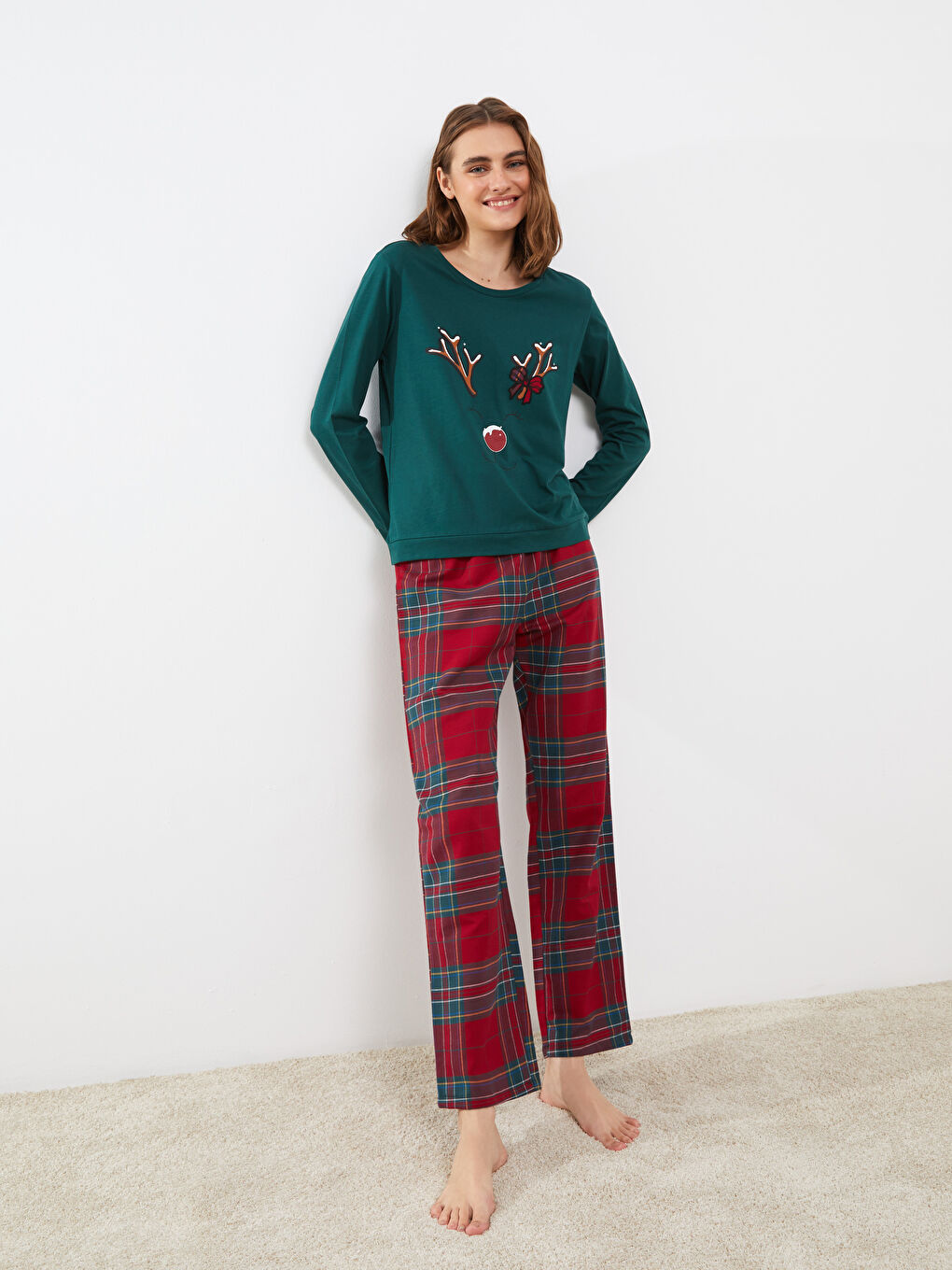 Kırmızı Bisiklet Yaka Yılbaşı Temalı Kadın Pijama Takımı