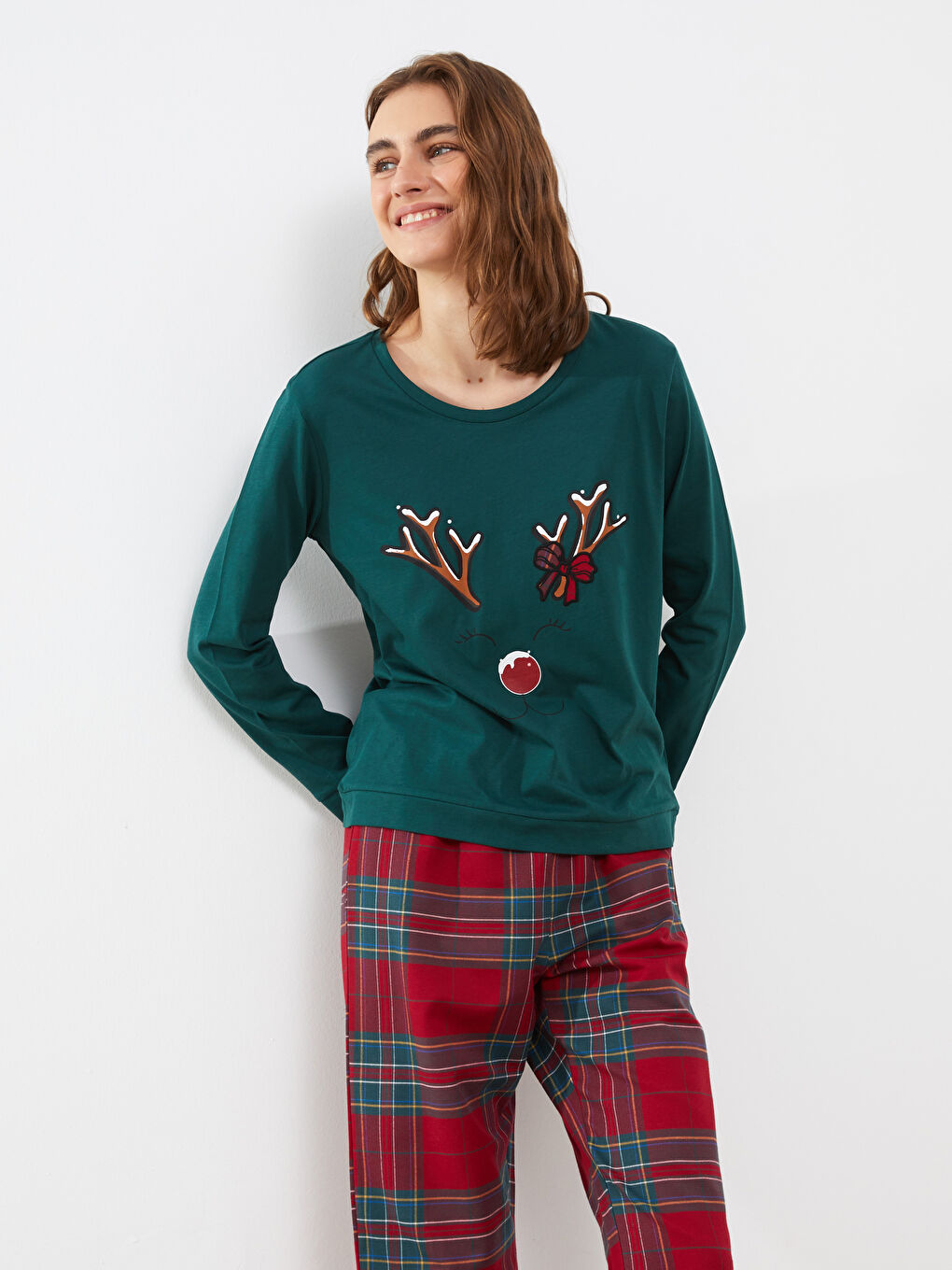 Kırmızı Bisiklet Yaka Yılbaşı Temalı Kadın Pijama Takımı-1