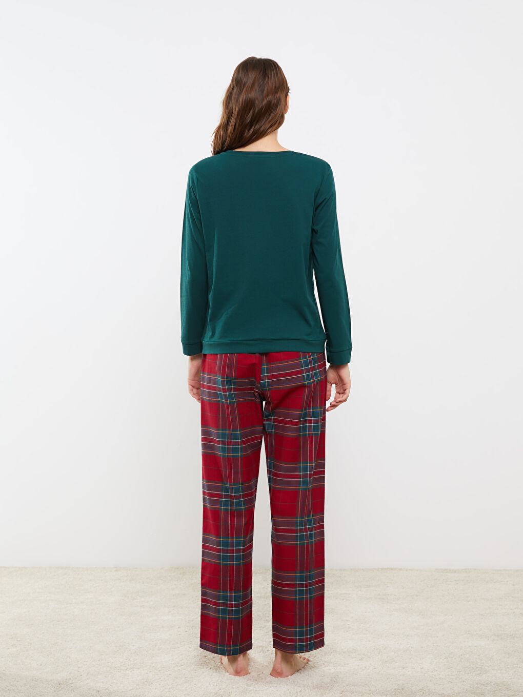 Kırmızı Bisiklet Yaka Yılbaşı Temalı Kadın Pijama Takımı-3