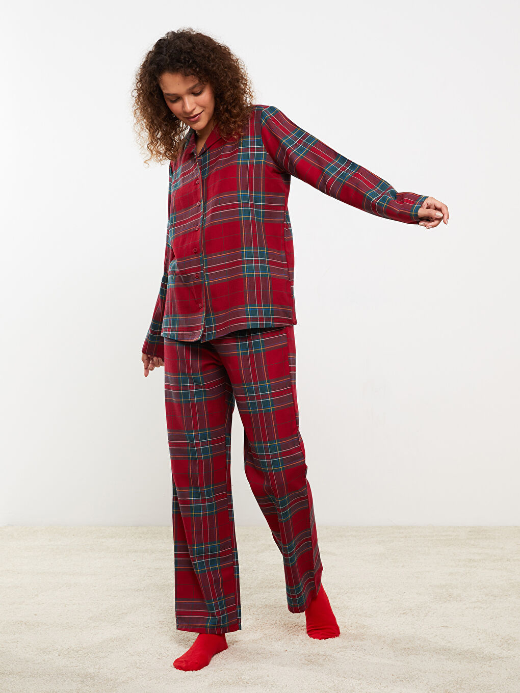 LCW DREAM Shirt Neck New Year Themed Long Sleeve Women's Pajama Set -W2CT43Z8-LPA