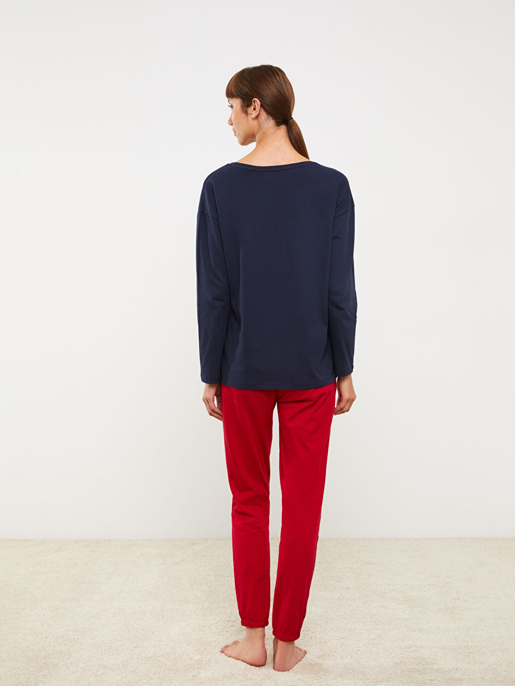 Kırmızı Bisiklet Yaka Yılbaşı Temalı Uzun Kollu Pamuklu Kadın Pijama Takımı-4