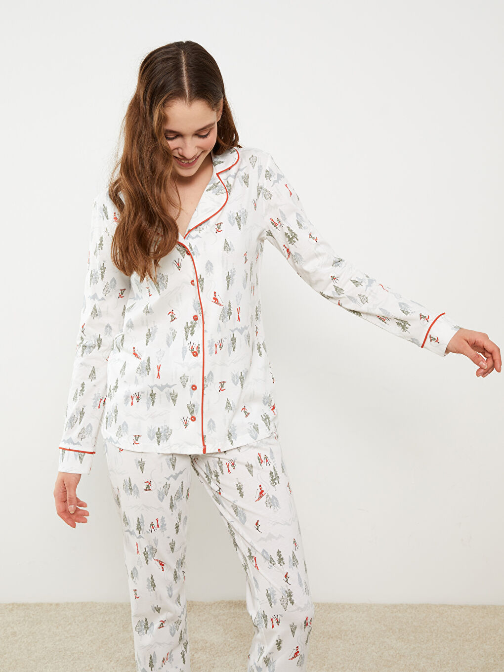 Ekru Gömlek Yaka Yılbaşı Temalı Uzun Kollu Kadın Pijama Takımı