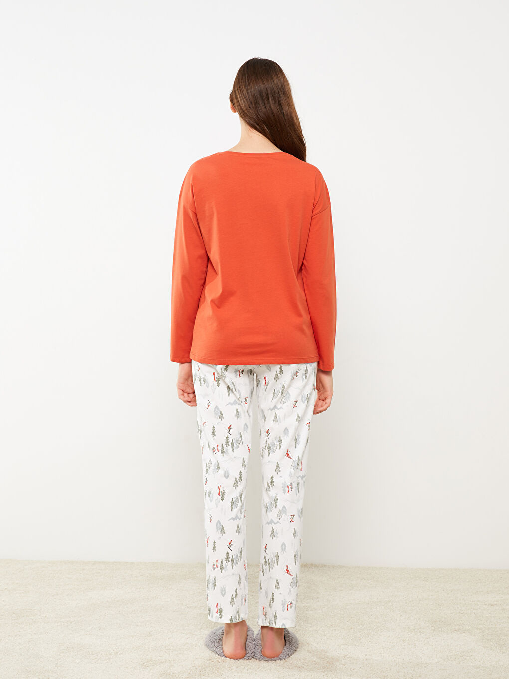 Ekru Bisiklet Yaka Yılbaşı Temalı Kadın Pijama Takımı-4