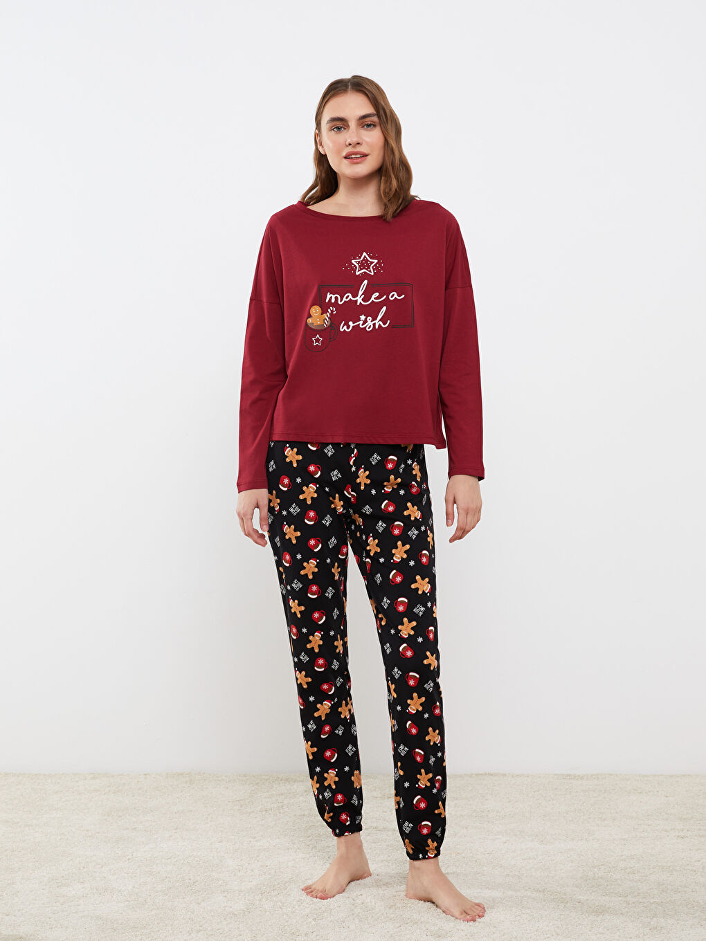 طقم بيجامة قطن كم طويل بياقة دائرية بطابع رأس السنة للسيدات-1