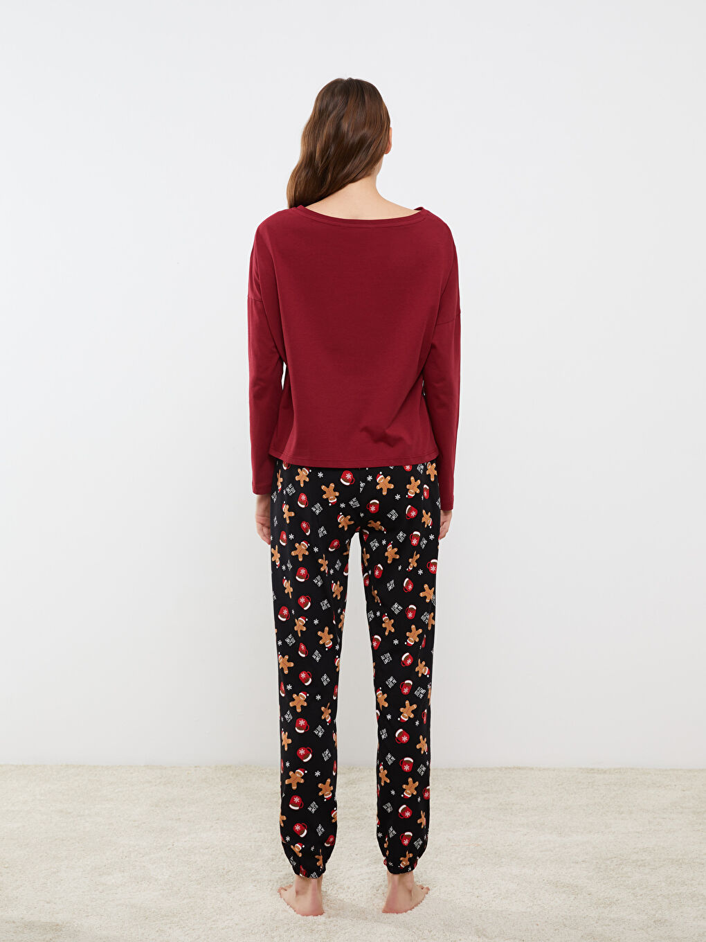 طقم بيجامة قطن كم طويل بياقة دائرية بطابع رأس السنة للسيدات-3