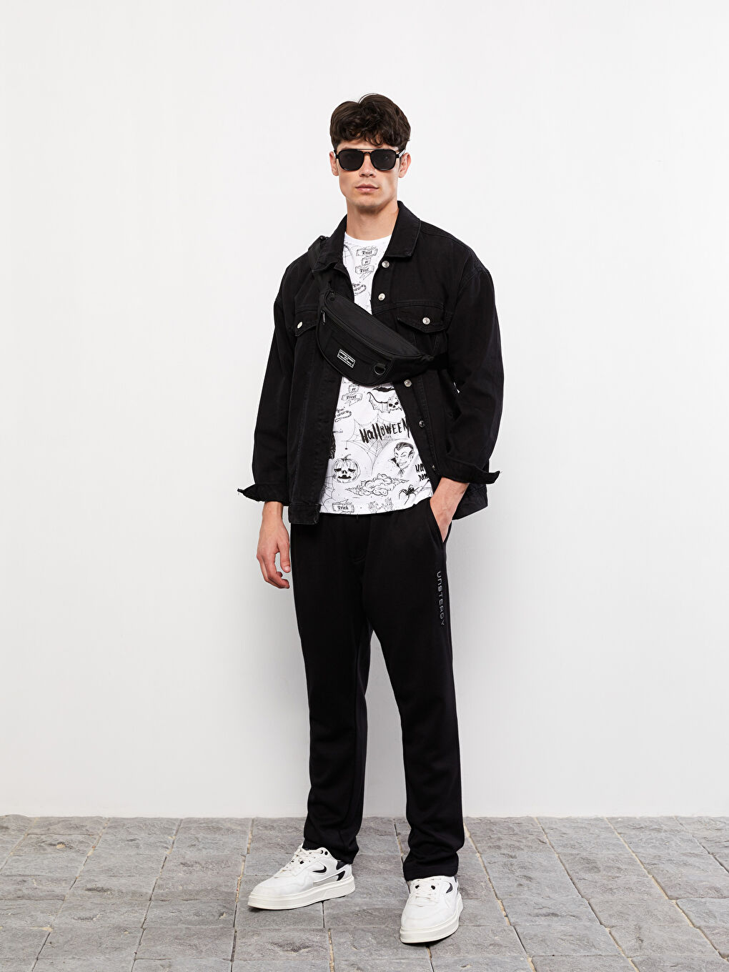 Siyah Etiket Detaylı Erkek Bel Çantası-1