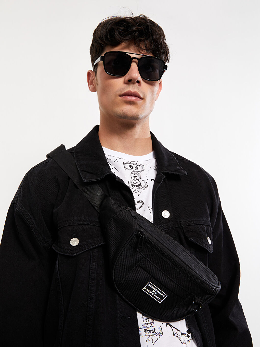 Siyah Etiket Detaylı Erkek Bel Çantası