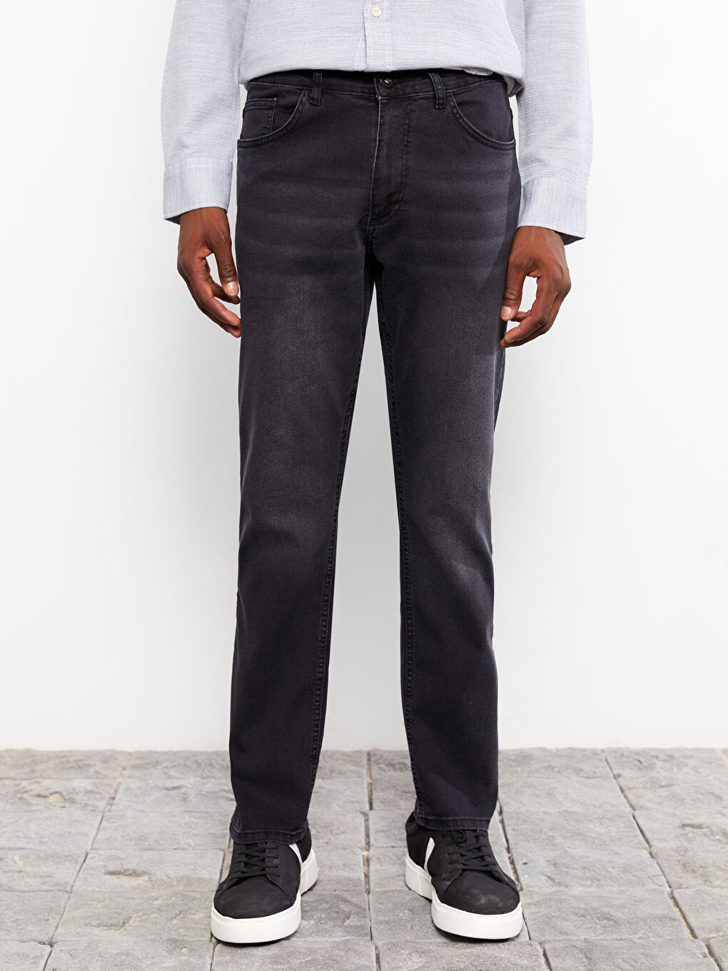 779 جينز بقصة عادية للرجال-2