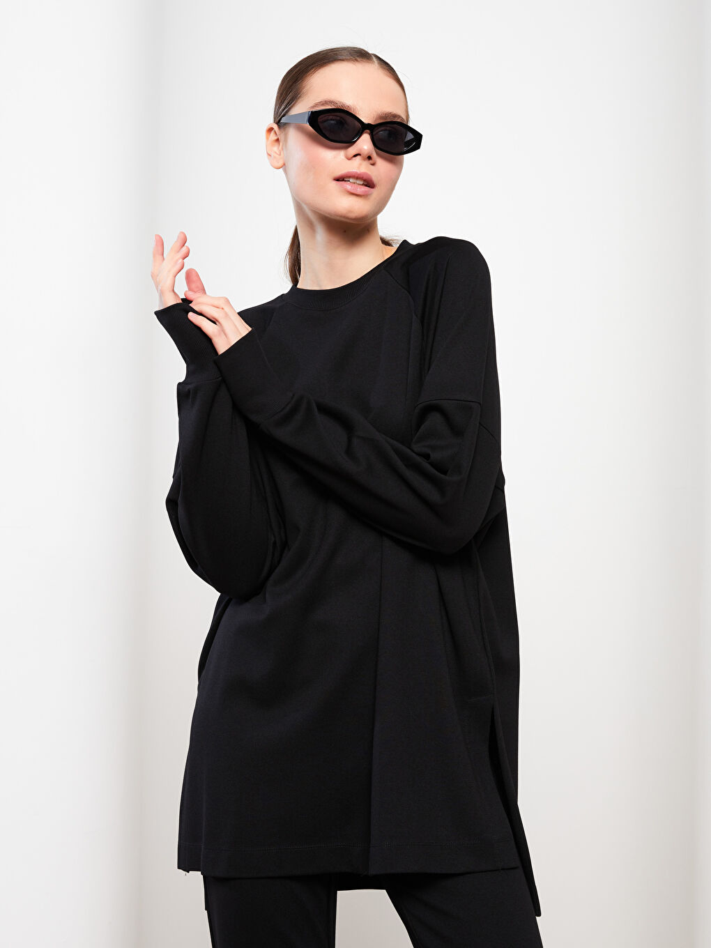 Siyah Bisiklet Yaka Düz Uzun Kollu Oversize Kadın Tunik-1