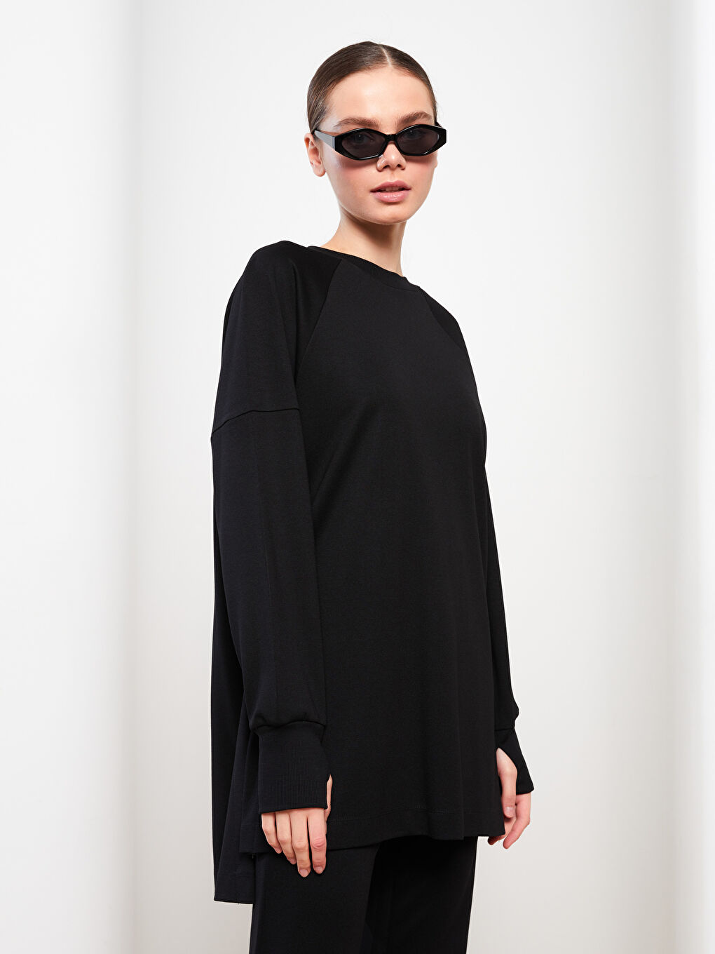 Siyah Bisiklet Yaka Düz Uzun Kollu Oversize Kadın Tunik-2