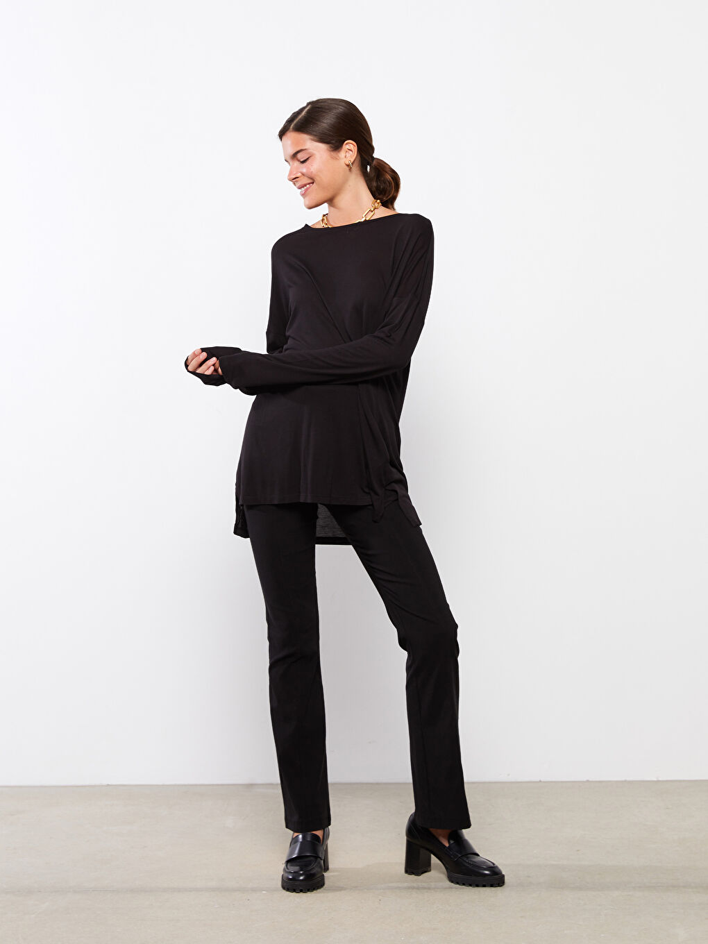 Siyah Bisiklet Yaka Düz Uzun Kollu Viskon Kadın Tişört-2