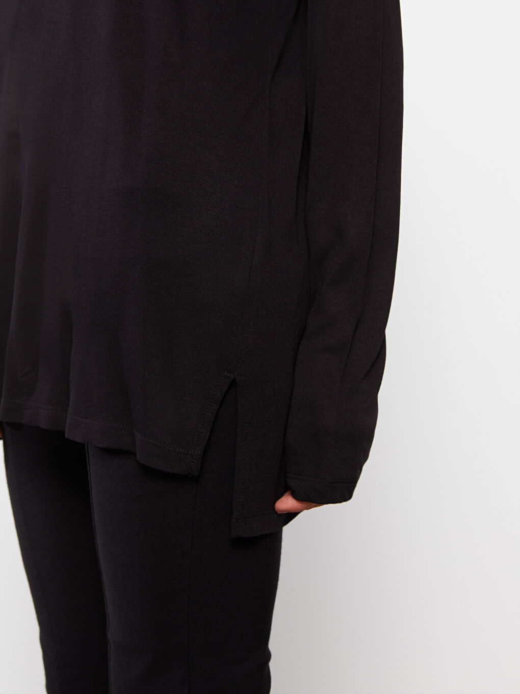 Siyah Bisiklet Yaka Düz Uzun Kollu Viskon Kadın Tişört-3