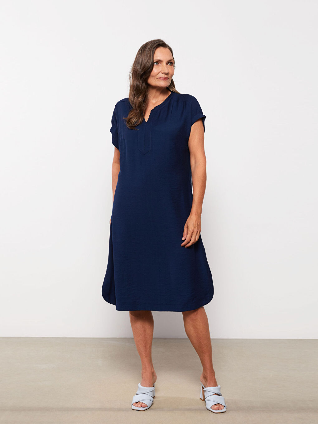 Lacivert Kaçık Yaka Düz Kısa Kollu Kadın Elbise