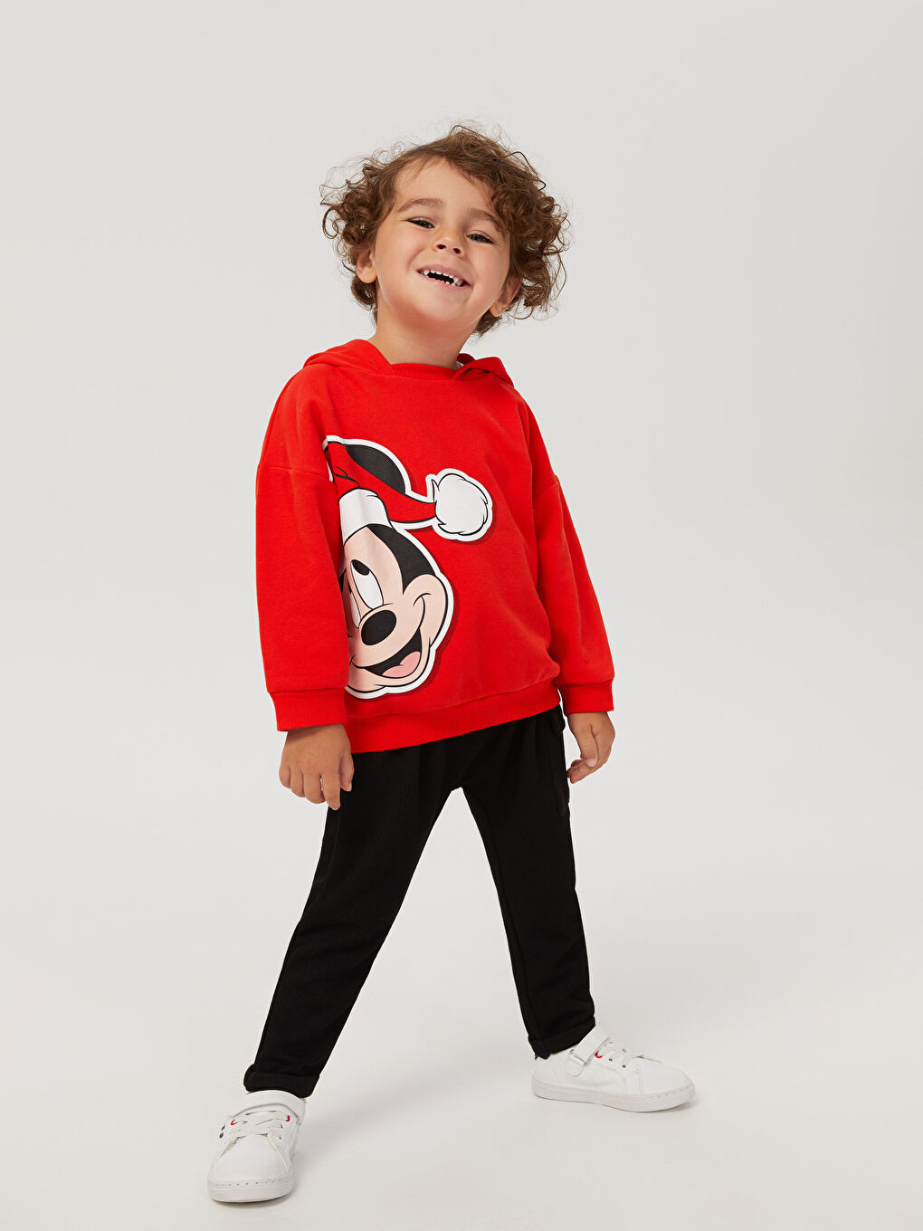 LCW baby Canlı Kırmızı Kapüşonlu Uzun Kollu Mickey Mouse Baskılı Erkek Bebek Sweatshirt ve Eşofman Alt 2'li