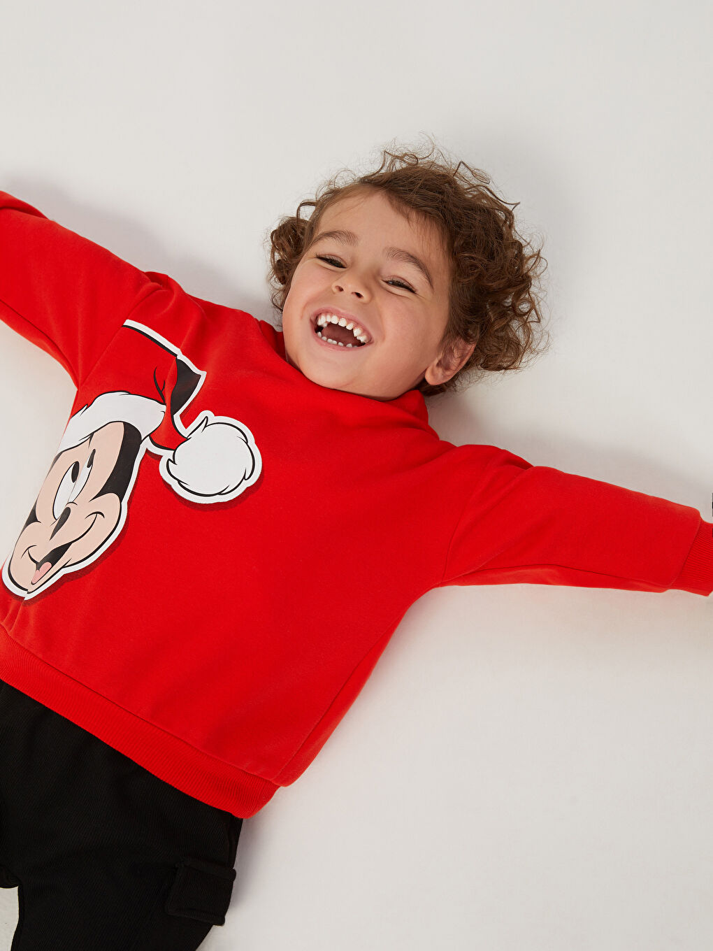 LCW baby Canlı Kırmızı Kapüşonlu Uzun Kollu Mickey Mouse Baskılı Erkek Bebek Sweatshirt ve Eşofman Alt 2'li - 1