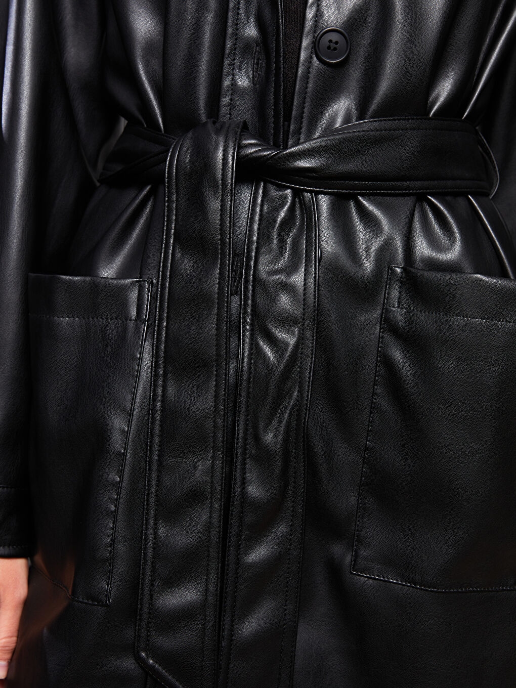 Siyah Kadın Gömlek Yaka Düz Deri Görünümlü Mont-3