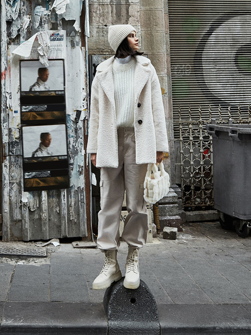 Ekru Kadın Ceket Yaka Düz Pelüş Kaban