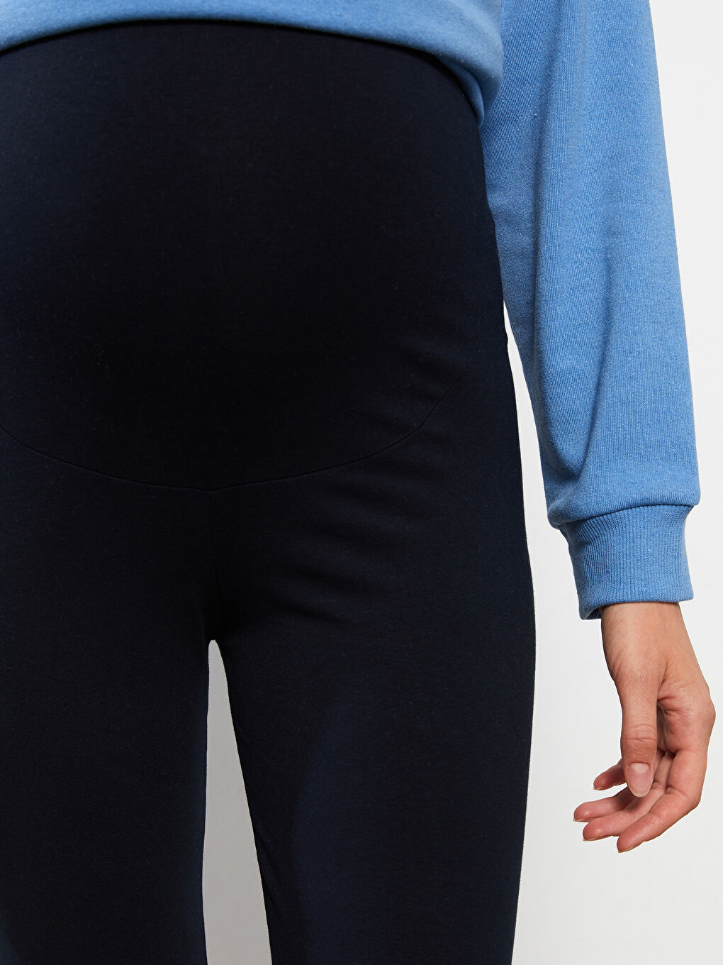 LCWAIKIKI Maternity Belly Panel Plain Maternity Leggings -W2DE08Z8-QRC