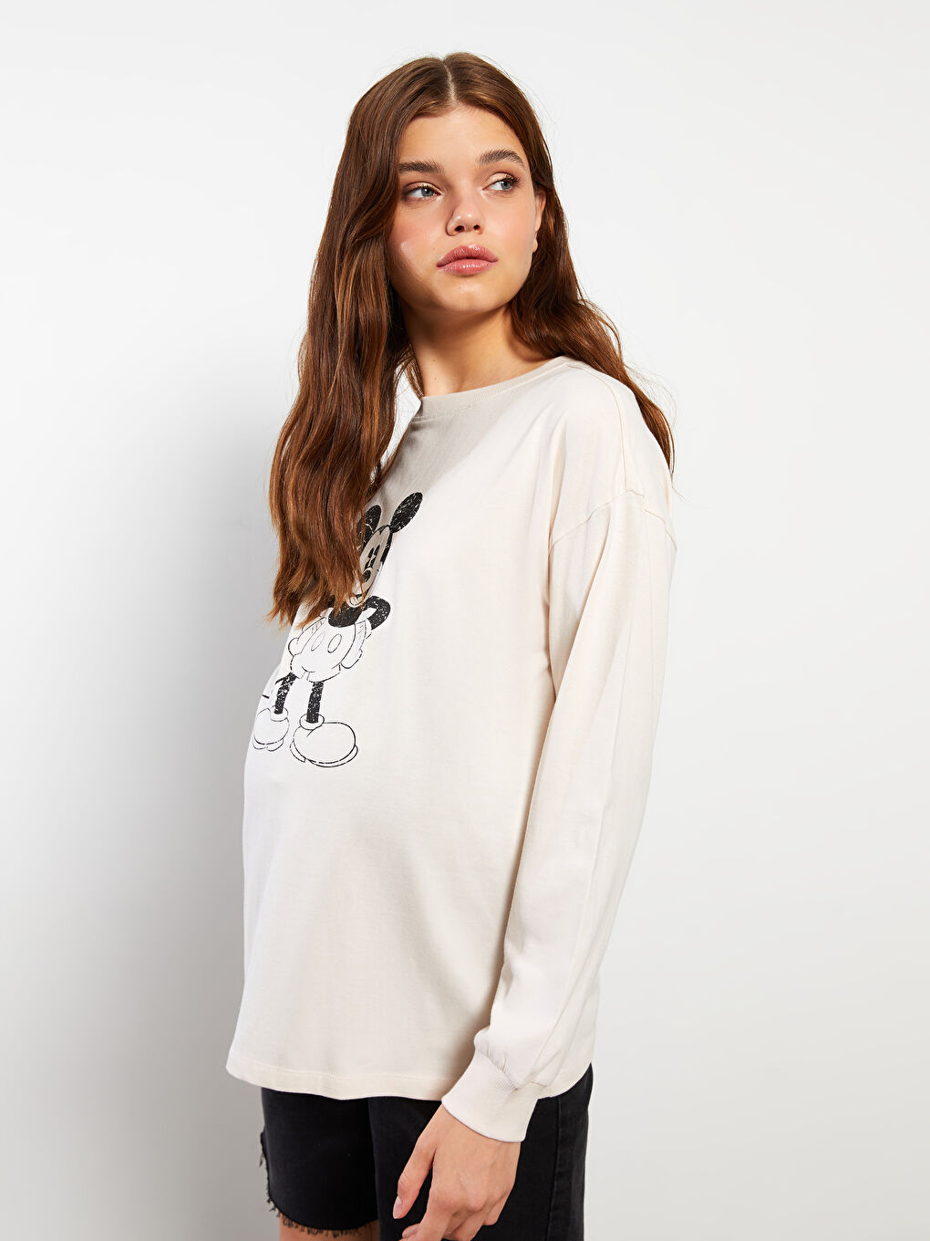 LCWAIKIKI Maternity Rundhalsausschnitt Mickey Mouse Bedrucktes Langarm Mutterschafts-T-Shirt -W2DE21Z8-FEK