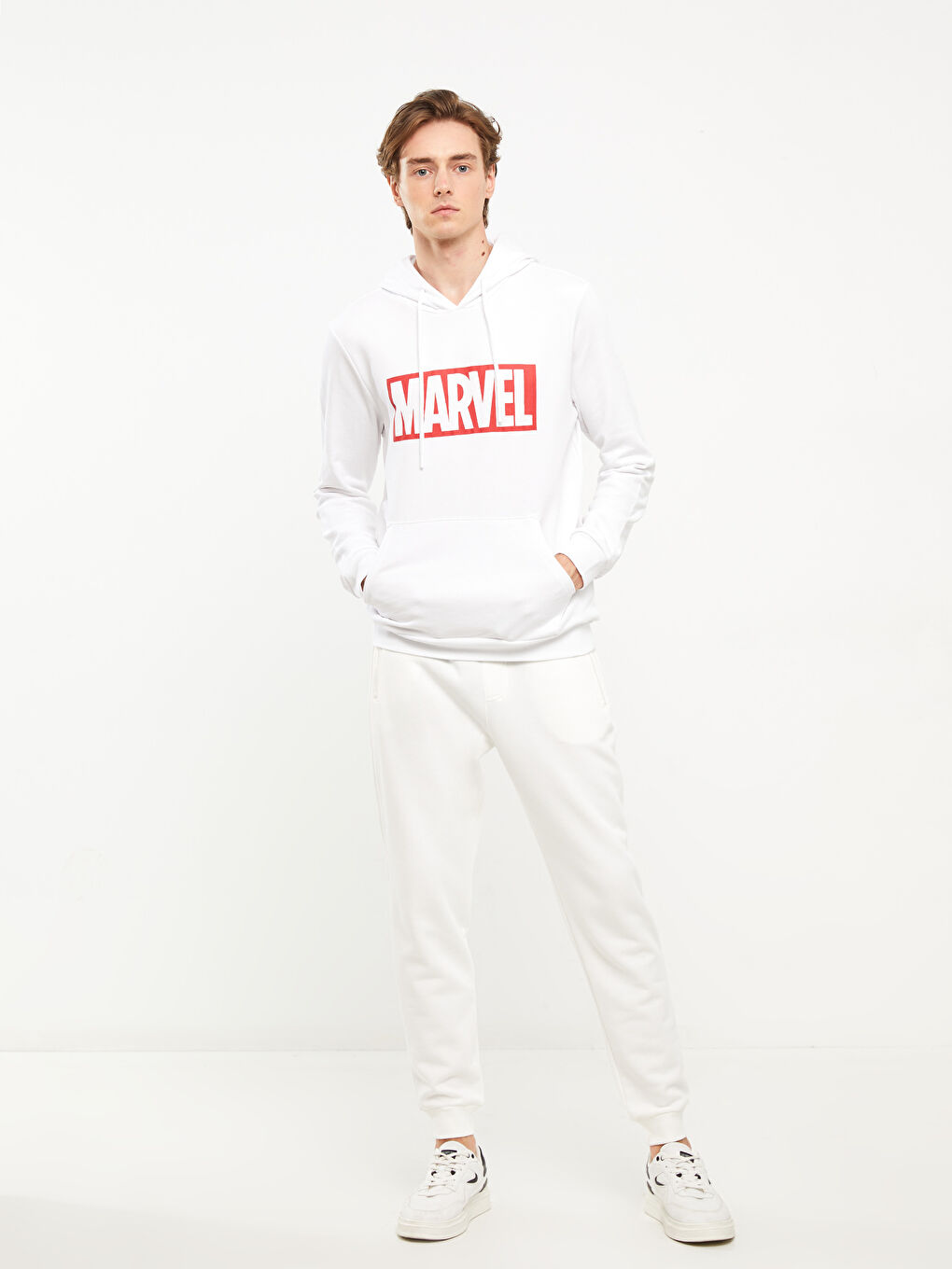 LCW Casual Buxe Beyazı Uzun Kollu Marvel Baskılı Kalın Erkek Hoodie