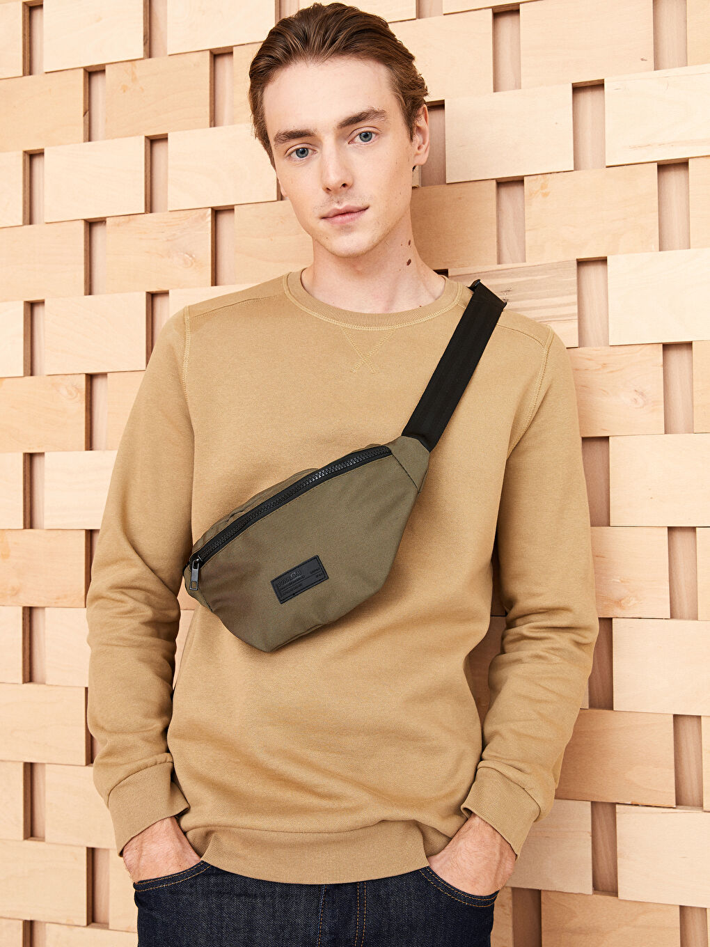 Haki Etiket Detaylı Erkek Bel Çantası