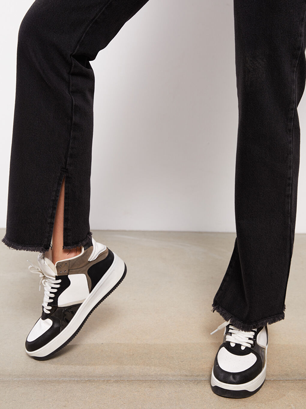 Siyah Yüksek Bel Straight Fit Cep Detaylı Kadın Jean Pantolon-3