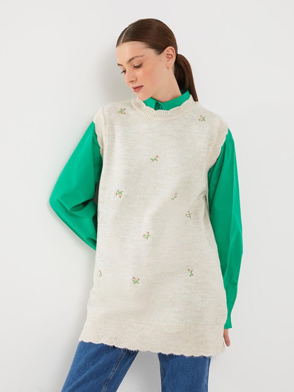 Crew Neck Embroidered Women's Knitwear Sweater Vest-1