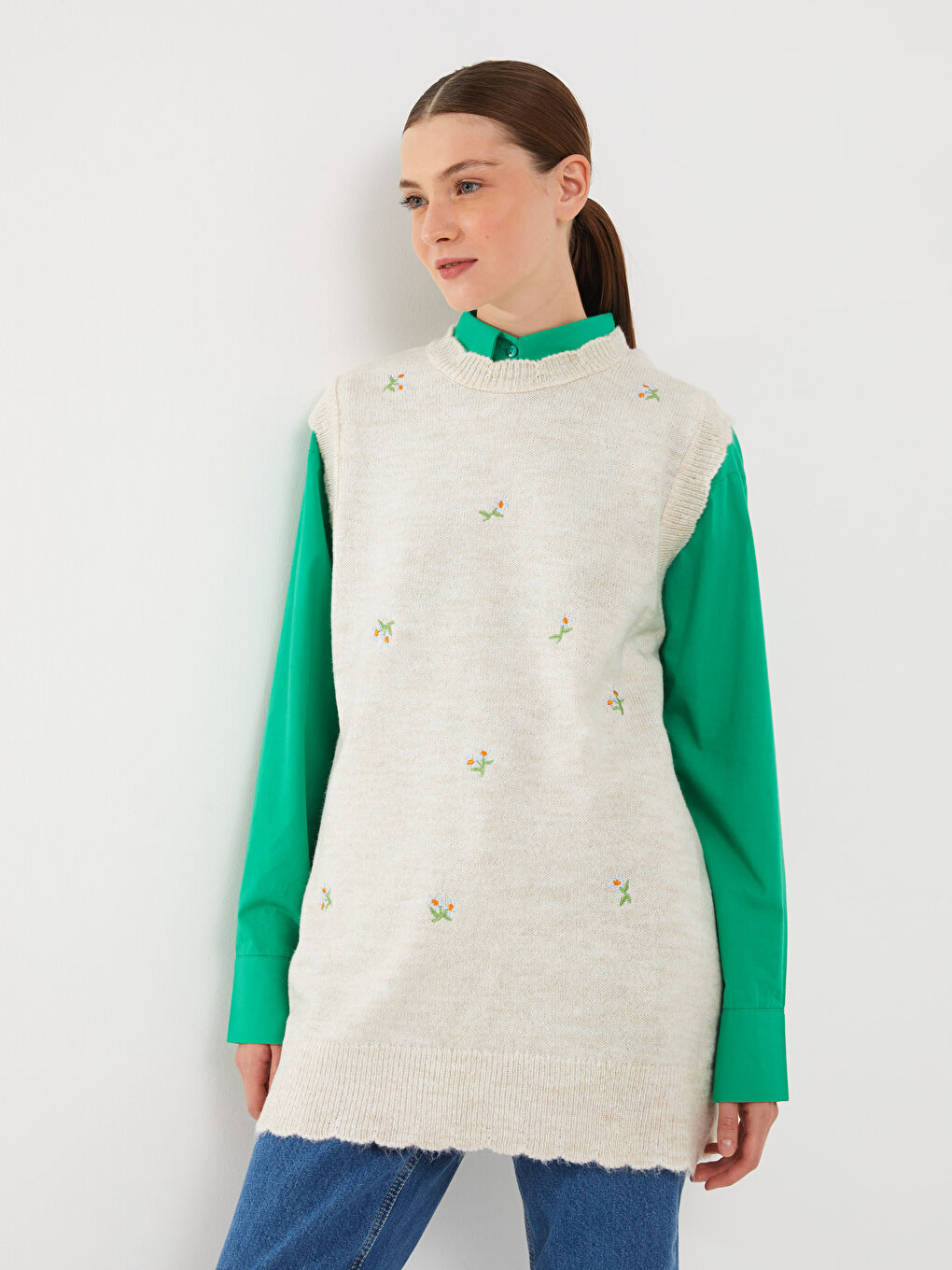 Crew Neck Embroidered Women's Knitwear Sweater Vest-4