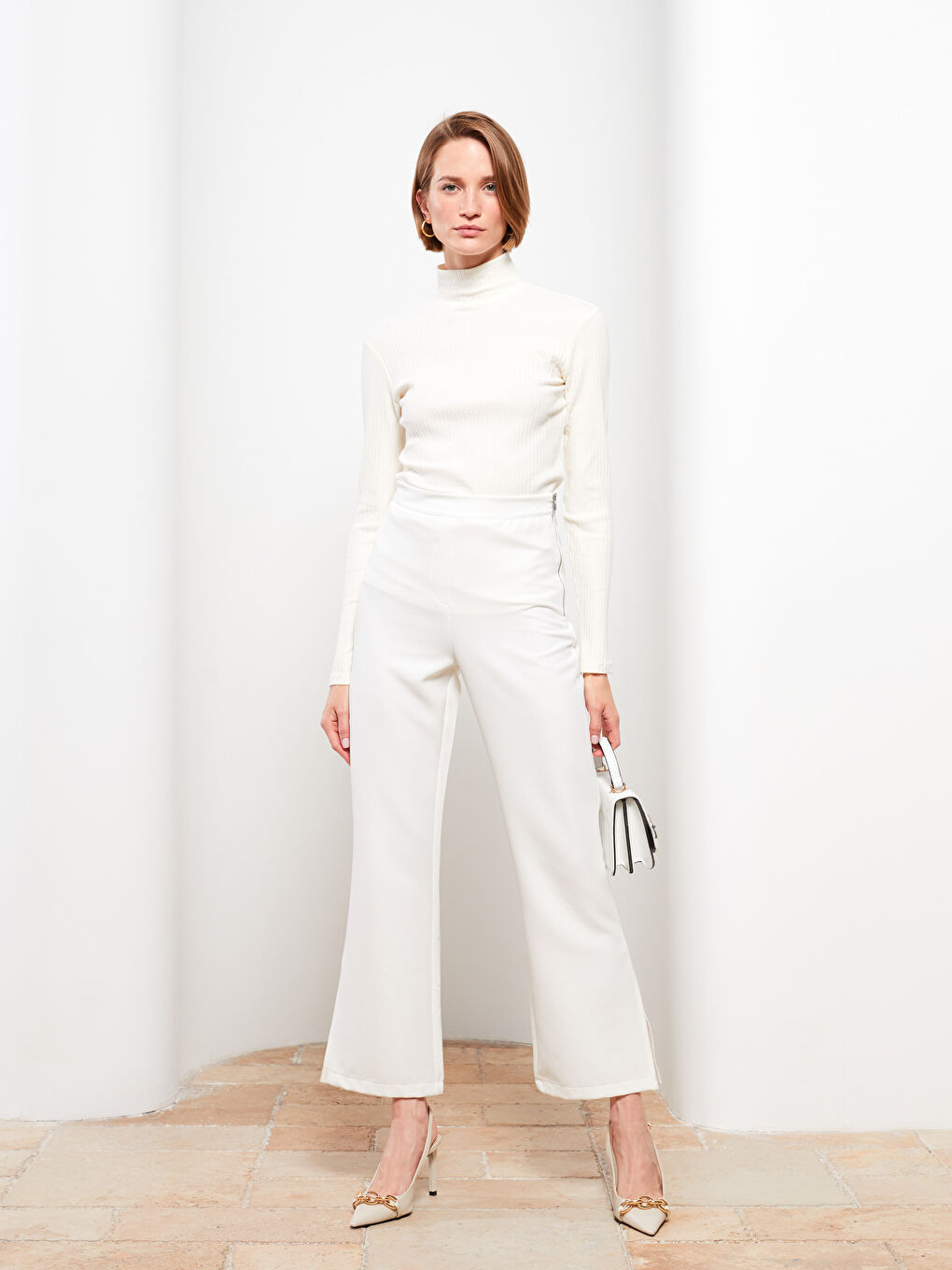 Ekru Dik Yaka Düz Uzun Kollu Kadın Body-2