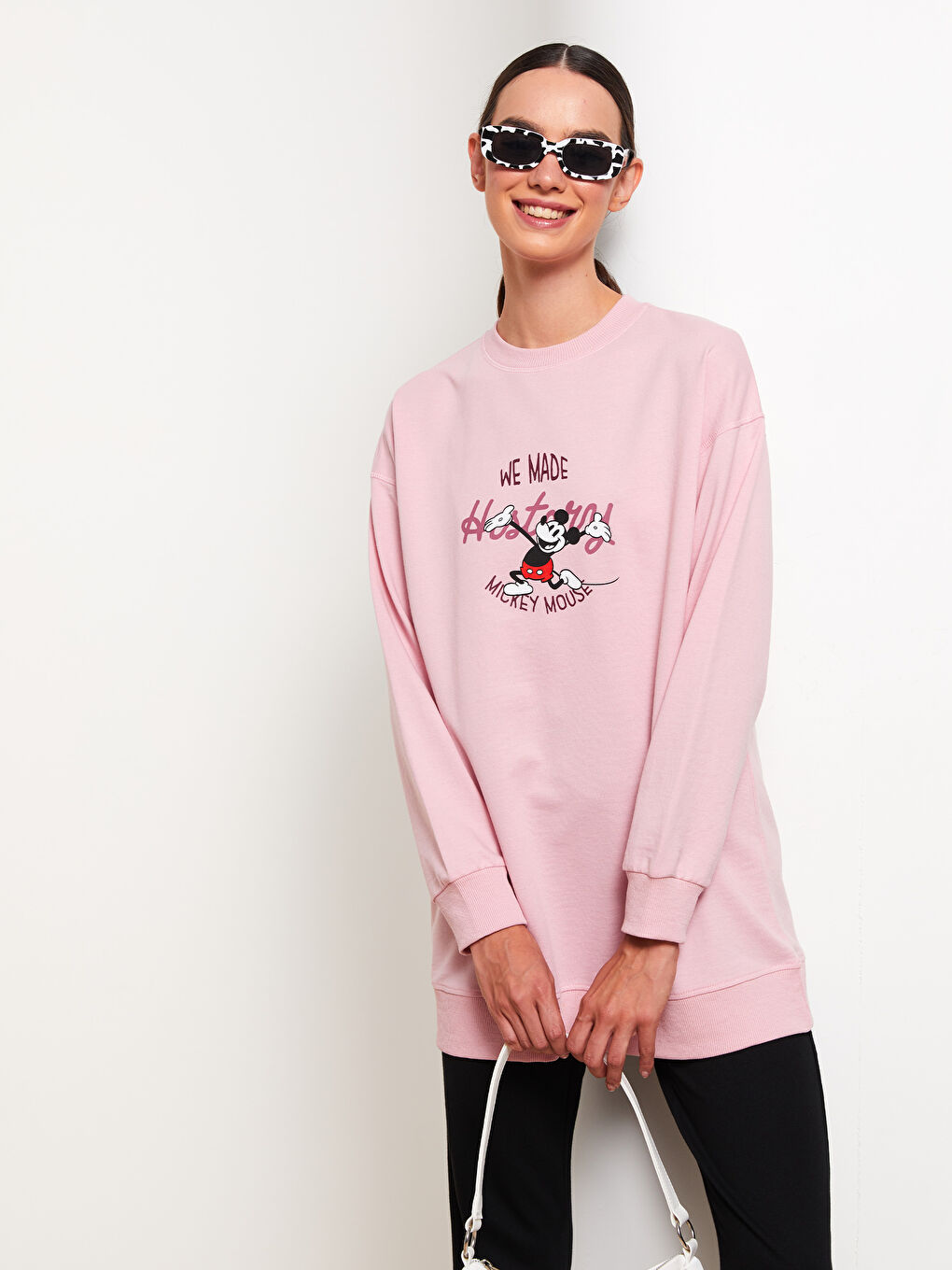 LCW Modest Pembe Bisiklet Yaka Mickey Mouse Baskılı Uzun Kollu Oversize Kadın Sweatshirt Tunik