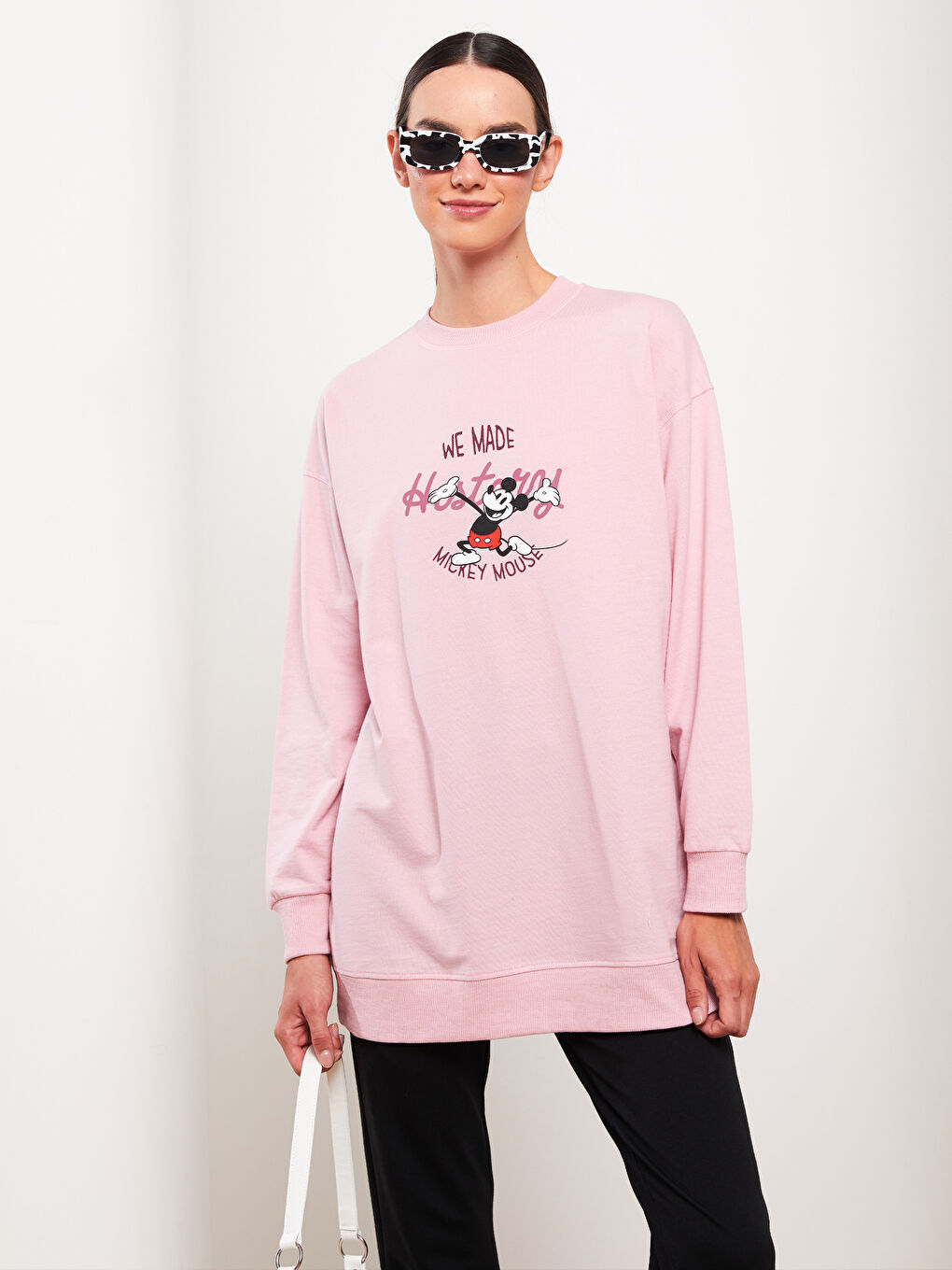 LCW Modest Pembe Bisiklet Yaka Mickey Mouse Baskılı Uzun Kollu Oversize Kadın Sweatshirt Tunik - 1