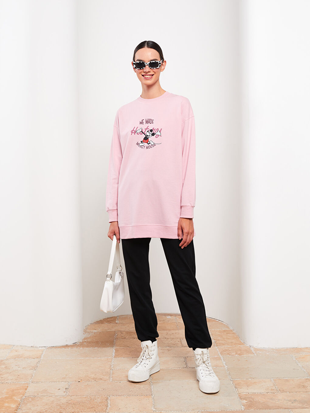 LCW Modest Pembe Bisiklet Yaka Mickey Mouse Baskılı Uzun Kollu Oversize Kadın Sweatshirt Tunik - 2