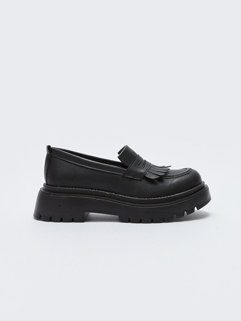 Siyah Deri Görünümlü Kalın Taban Kadın Klasik Ayakkabı-1