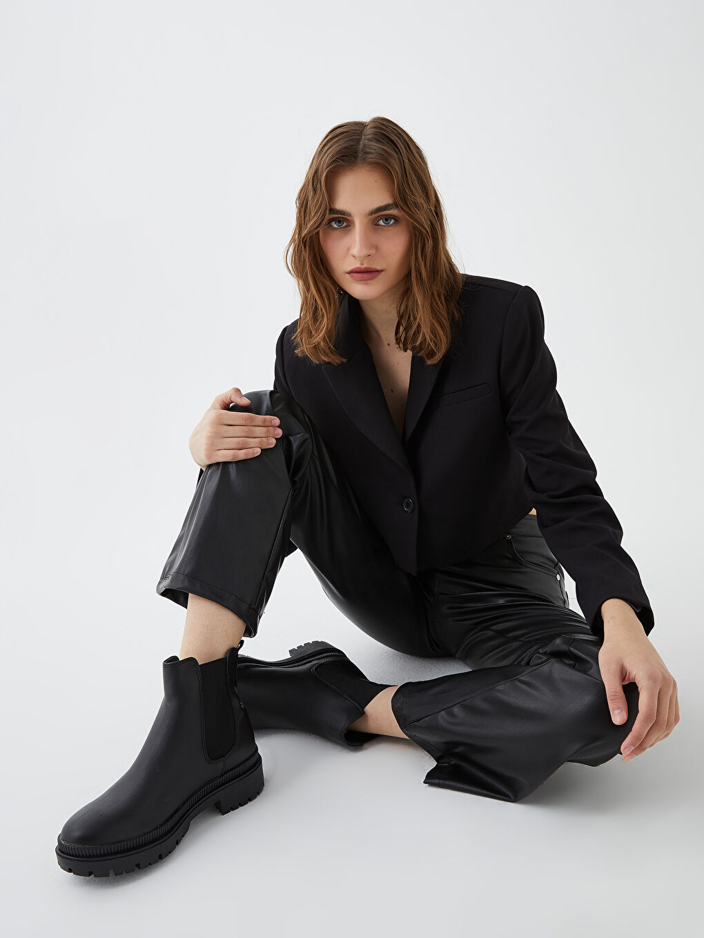 Siyah Kadın Deri Görünümlü Bot-1