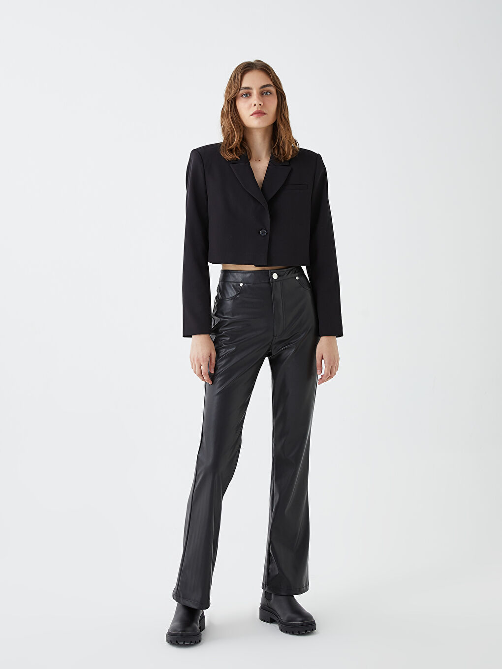 Siyah Kadın Deri Görünümlü Bot-3