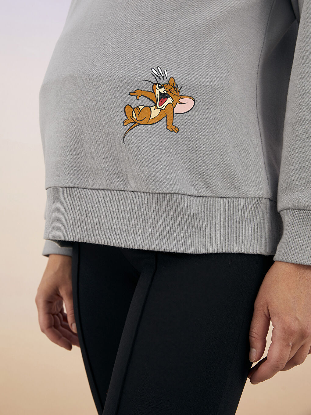 Crew Neck Printed Long Sleeve Maternity Sweatshirt-3