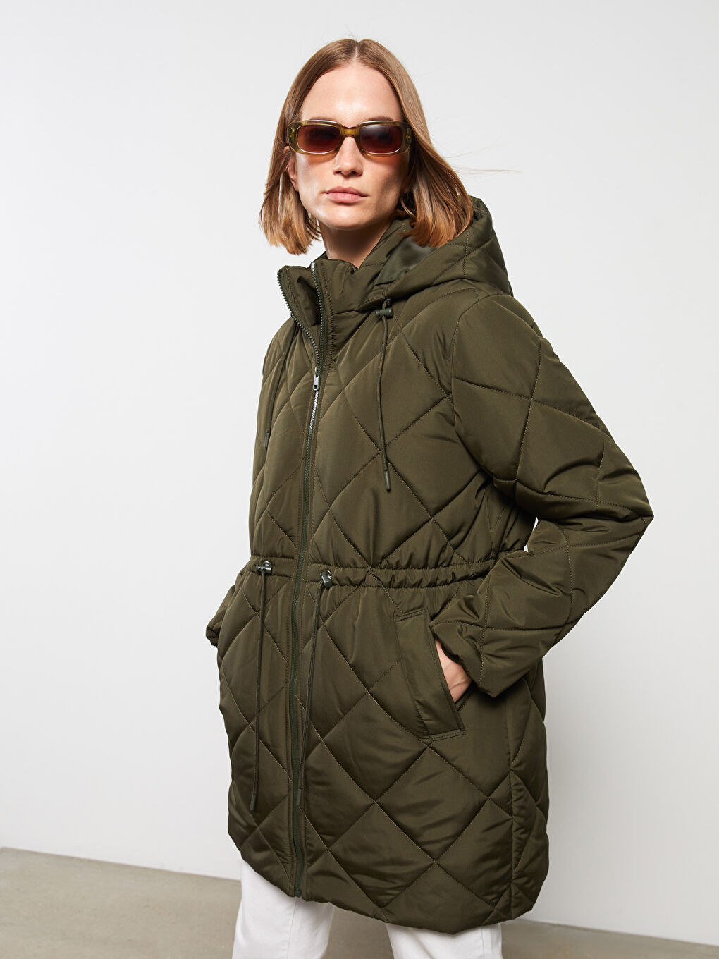 Haki Kapüşonlu Kapitone Kadın Şişme Mont