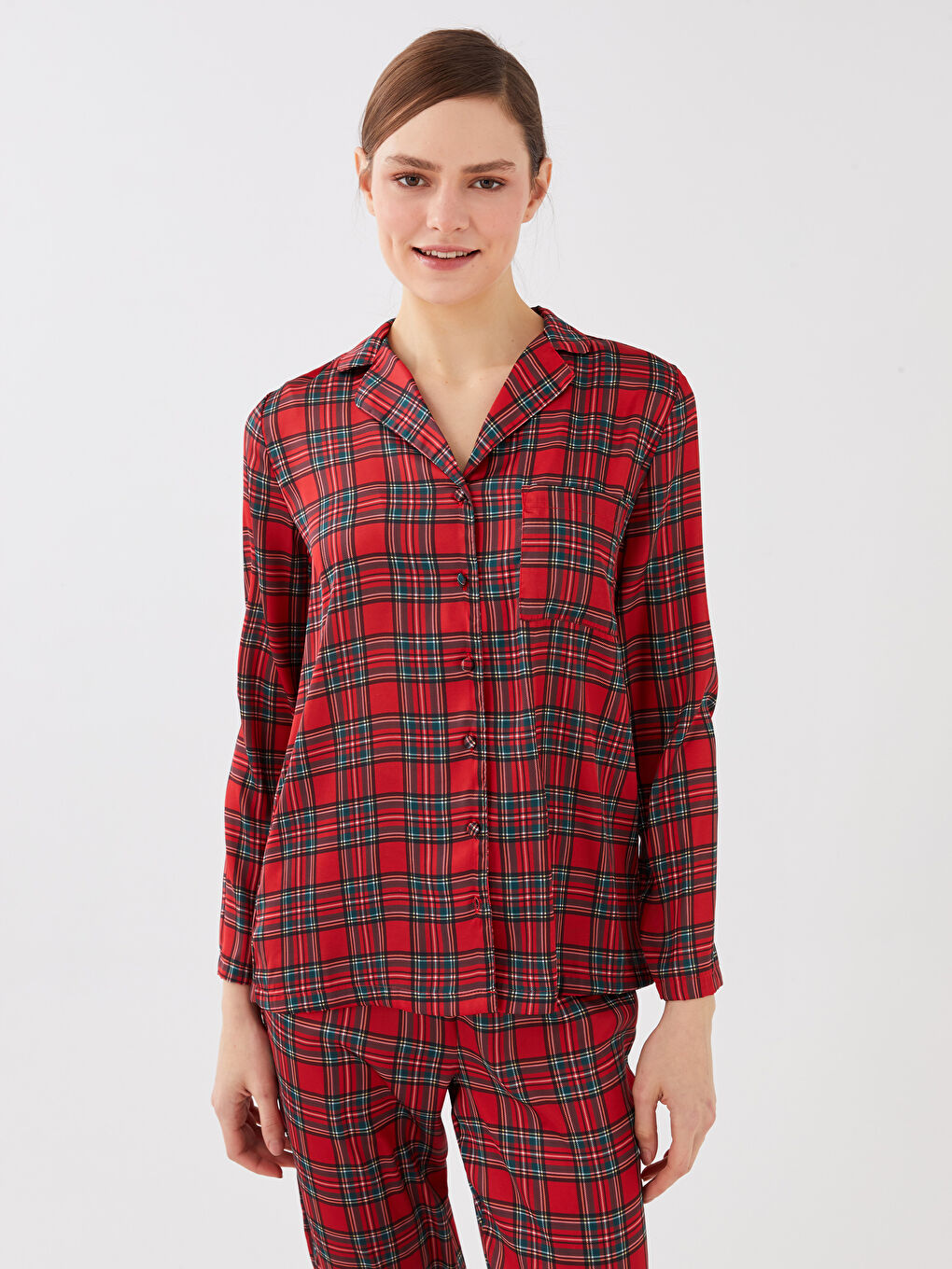 Kırmızı Gömlek Yaka Yılbaşı Temalı Uzun Kollu Kadın Saten Pijama Takımı-1