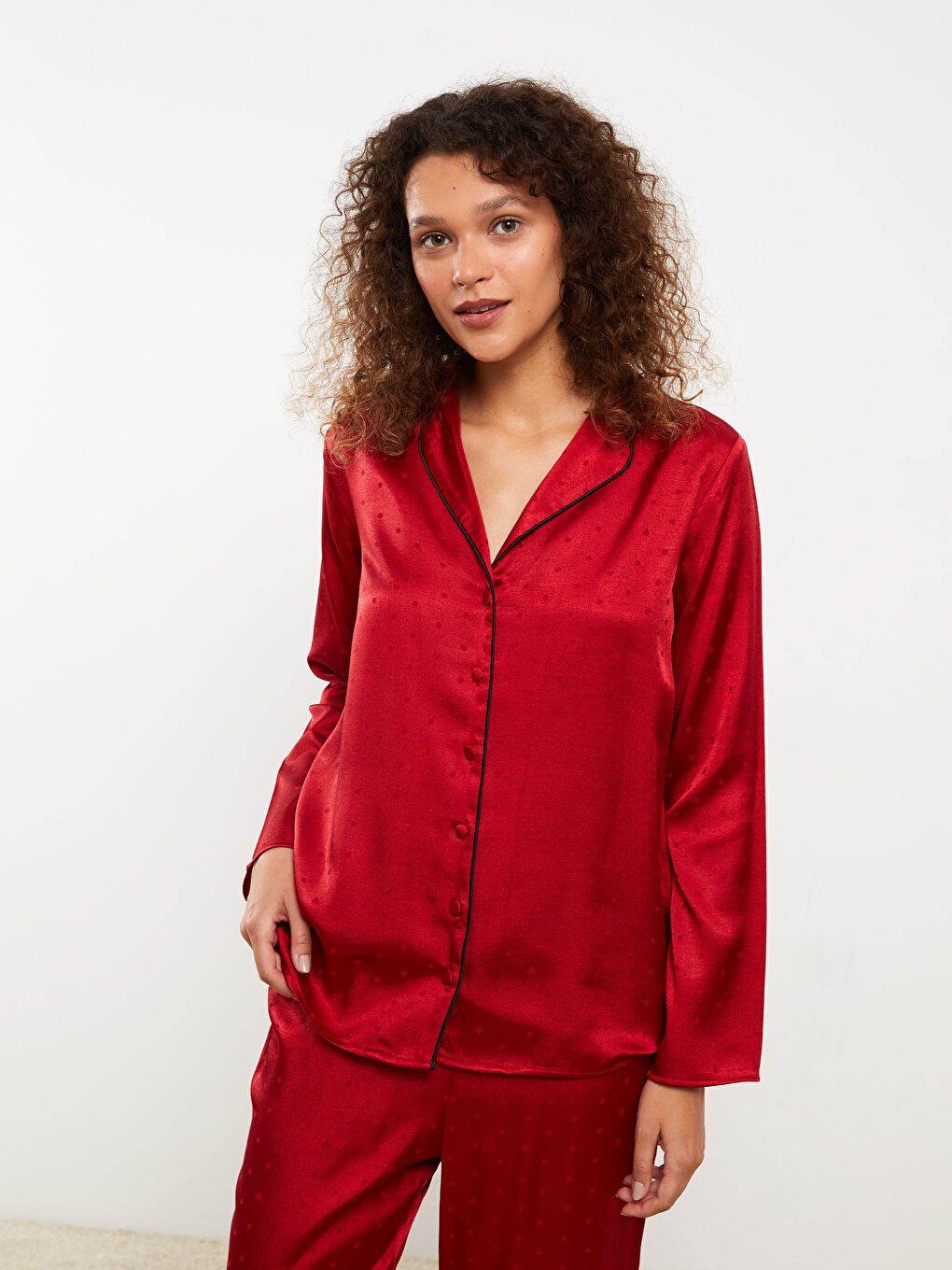 Kırmızı Yılbaşı Temalı Uzun Kollu Saten Kadın Pijama Takımı-1