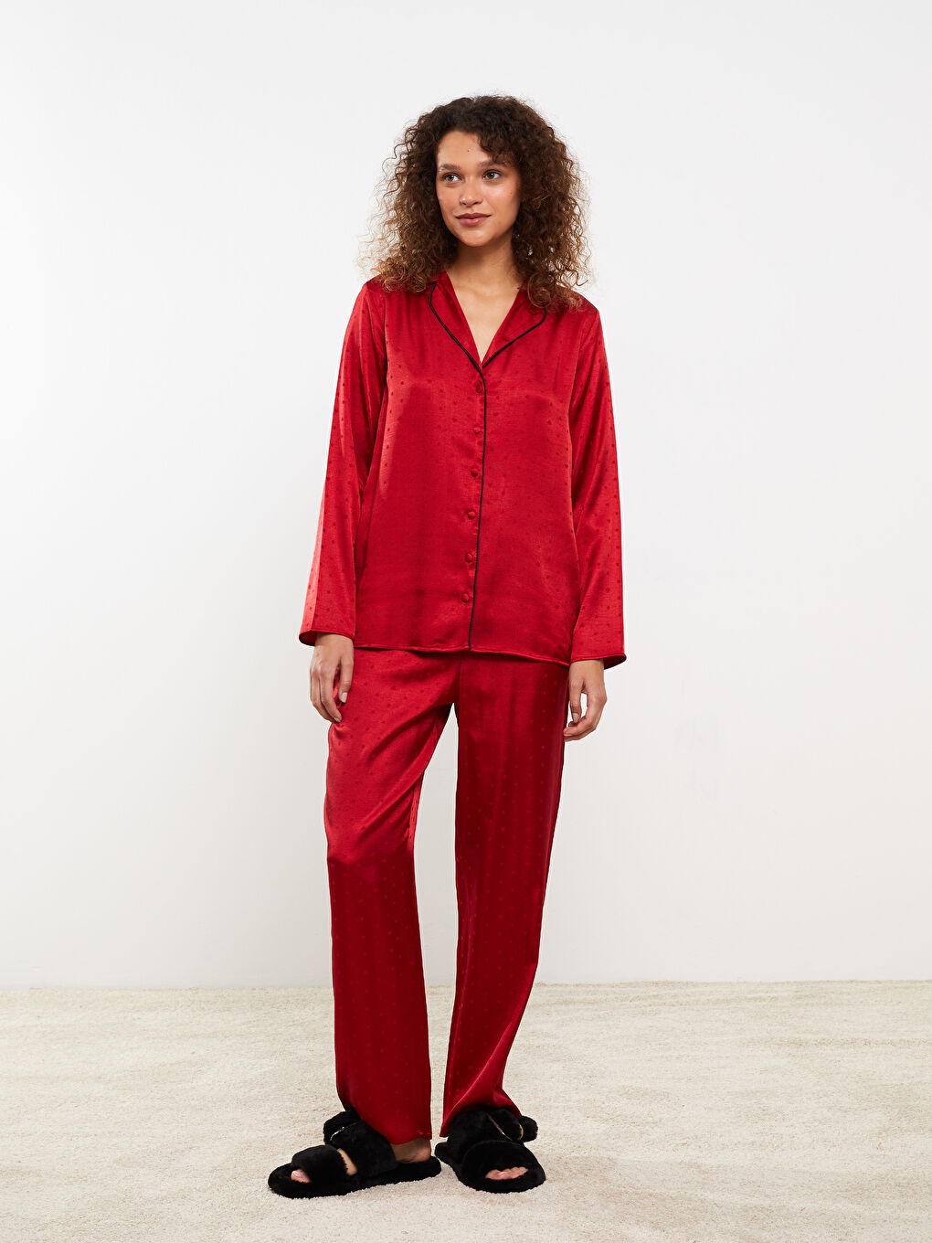 Kırmızı Yılbaşı Temalı Uzun Kollu Saten Kadın Pijama Takımı-2