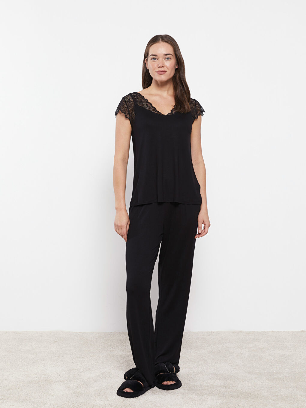 Пижамный комплект с V-образным вырезом, кружевом и коротким рукавом для женщин