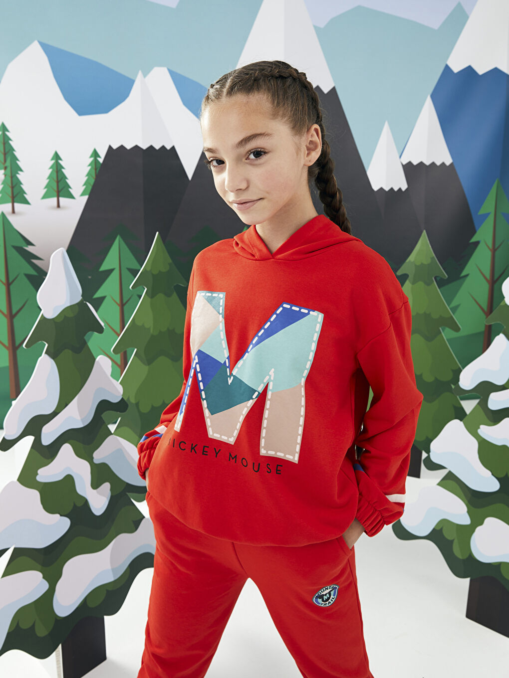 LCW Kids Kırmızı Kapüşonlu Mickey Mouse Baskılı Uzun Kollu Kız Çocuk Sweatshirt ve Eşofman Altı - 2