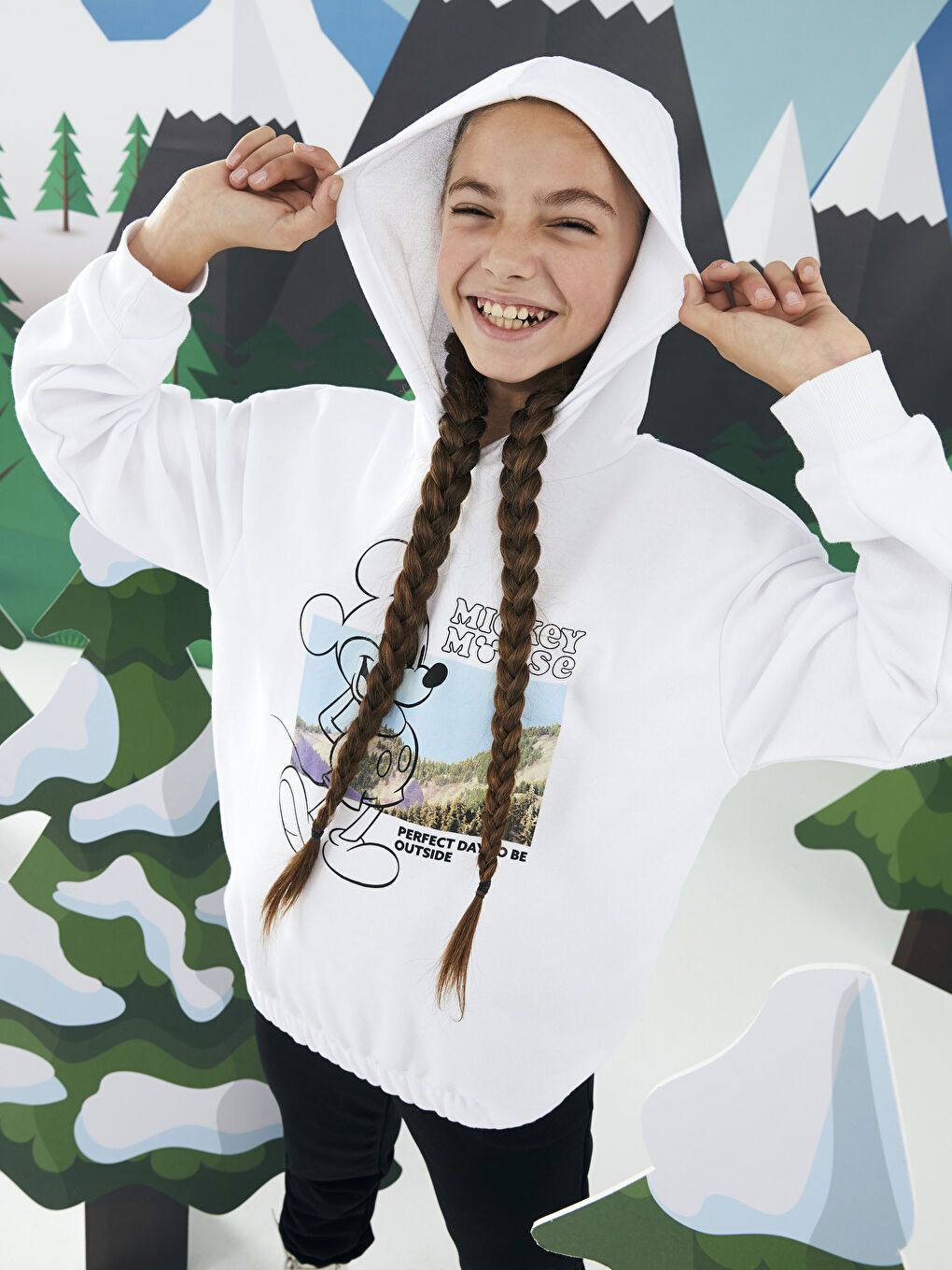 LCW Kids Beyaz Kapüşonlu Mickey Mouse Baskılı Uzun Kollu Kız Çocuk Sweatshirt