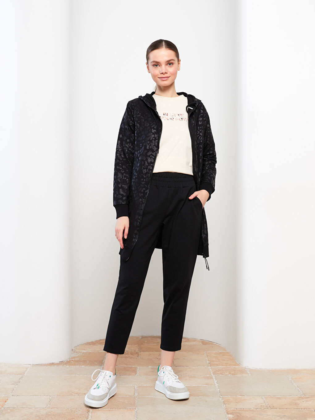 Siyah Kadın Beli Lastikli Düz Eşofman Altı-1