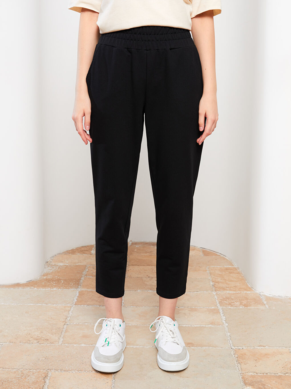 Siyah Kadın Beli Lastikli Düz Eşofman Altı-3