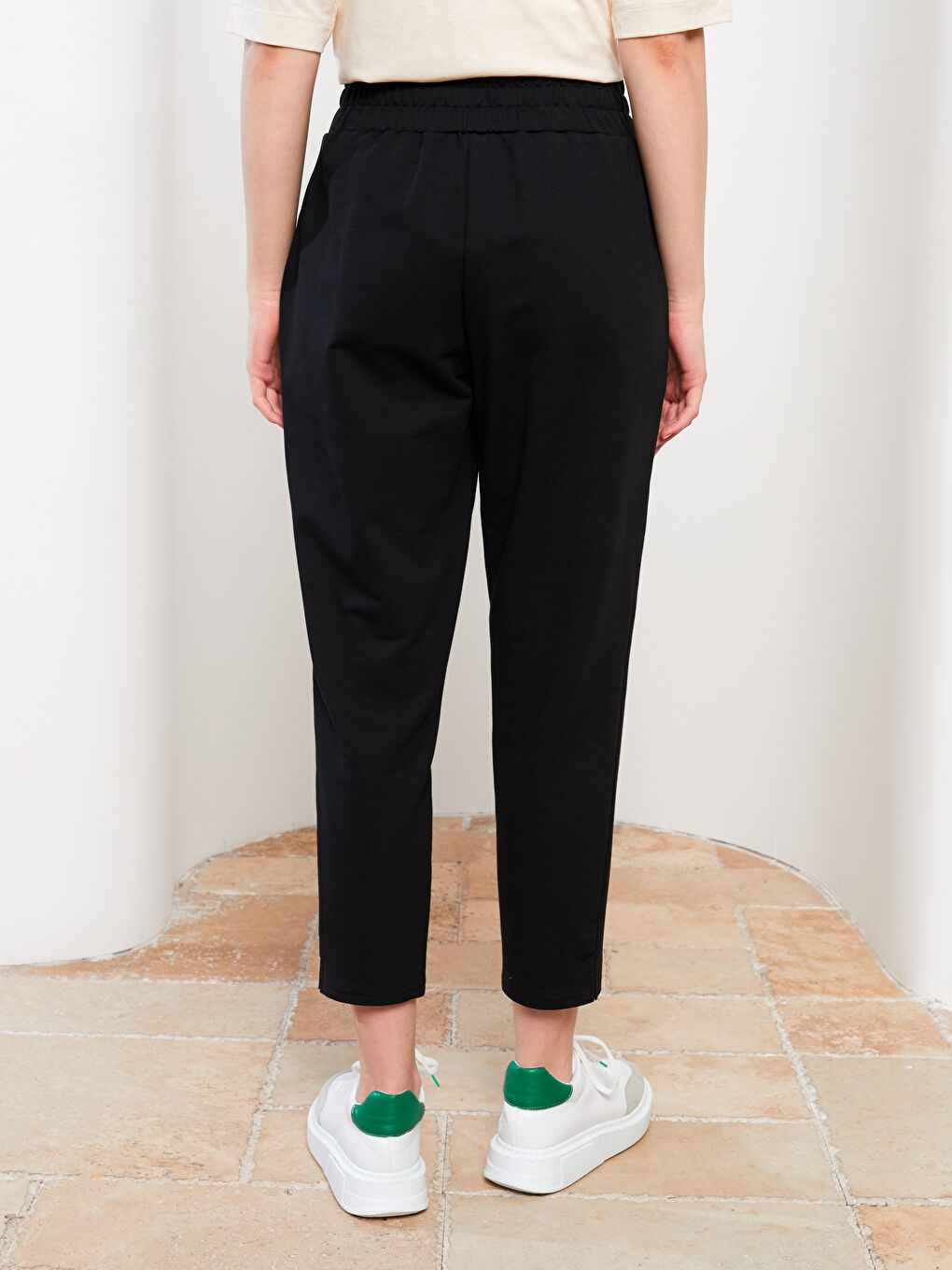 Siyah Kadın Beli Lastikli Düz Eşofman Altı-4